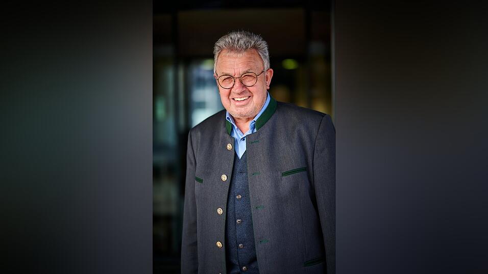 Karl Laußer schreibt sich mit 'ß'. Für ein einheitliches Logo ist er in seinem Unternehmen auf Doppel-s umgestiegen. Karl Laußer schreibt sich mit 'ß'. Für ein einheitliches Logo ist er in seinem Unternehmen auf Doppel-s umgestiegen.