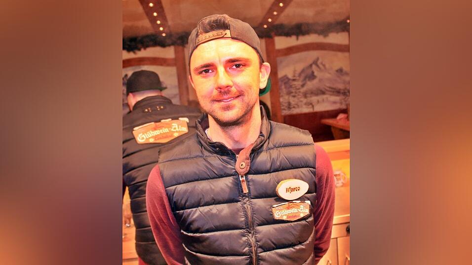 Der idyllische Christkindlmarkt in der Freyung in Landshut zählt zu den schönsten Christkindlmärkten Bayerns. Bei eisigen Temperaturen ist dort insbesondere die Glühwein-Alm natürlich heiß begehrt. Der idyllische Christkindlmarkt in der Freyung in Landshut zählt zu den schönsten Christkindlmärkten Bayerns. Bei eisigen Temperaturen ist dort insbesondere die Glühwein-Alm natürlich heiß begehrt.