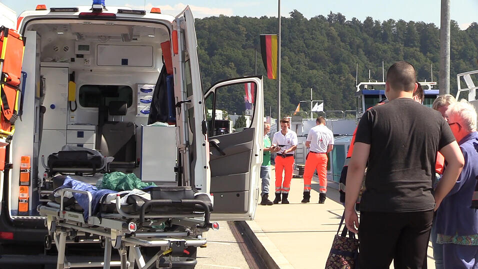 Magen-Darm-Infekt an Bord einer Donau-Kreuzfahrt! Etwa 120 G&auml;ste waren von Ungarn aus mit dem Schiff nach Passau gestartet. Dort mussten letztlich 13 Passagiere &auml;rztlich versorgt werden.