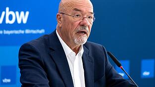 Wolfram Hatz, der Präsiden der vbw, sieht die Lage weiter kritisch. (Archivbild)