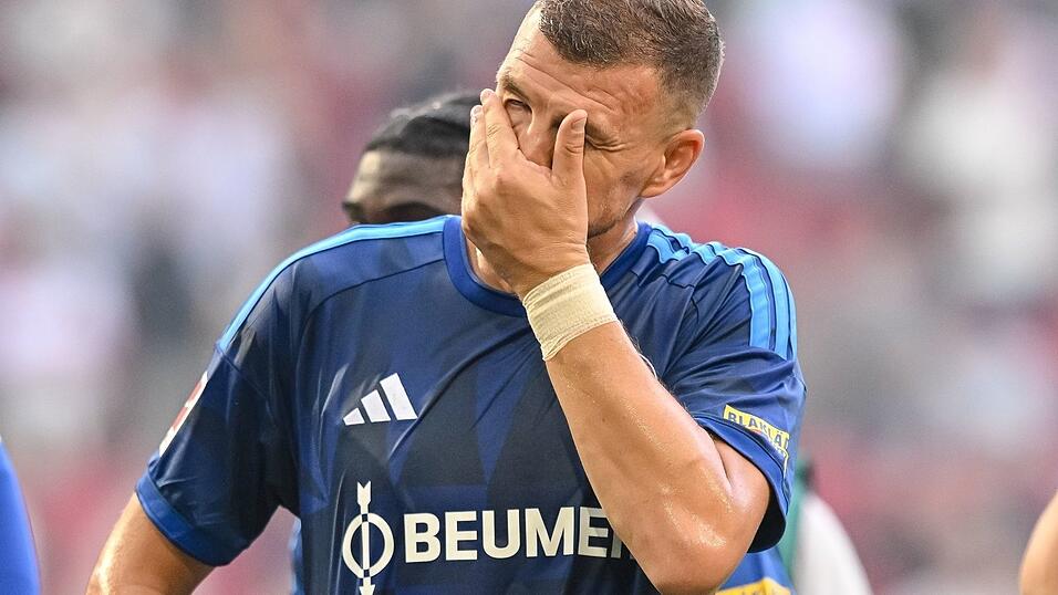Der eingewechselte Edin Dzeko konnte in Unterzahl auch nichts mehr an Schalkes Niederlage ändern. Der eingewechselte Edin Dzeko konnte in Unterzahl auch nichts mehr an Schalkes Niederlage ändern.