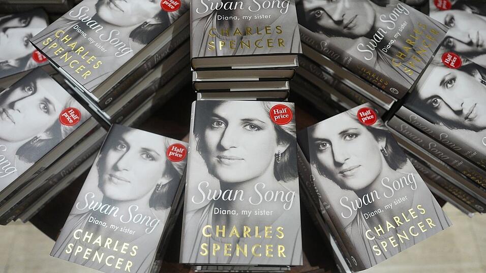 Kommentatoren in Großbritannien gehen von einem breiten Interesse für das Buch von Charles Spencer aus. Kommentatoren in Großbritannien gehen von einem breiten Interesse für das Buch von Charles Spencer aus.