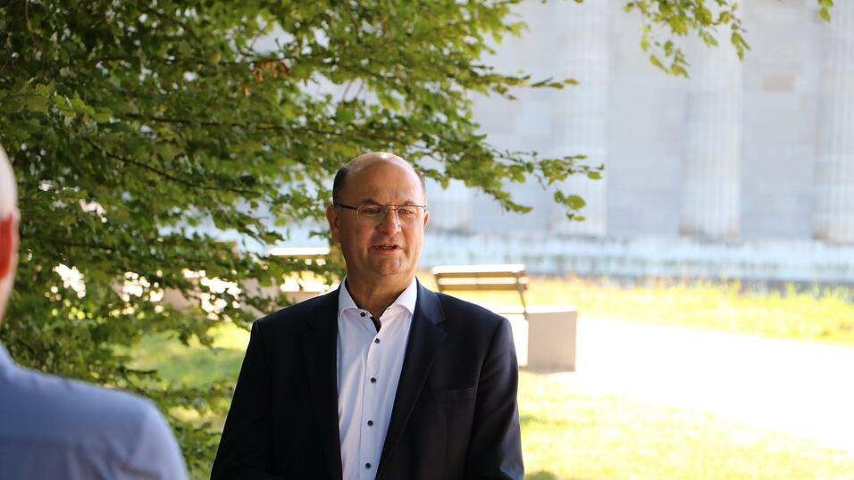 Sp&auml;testens 2028: Albert F&uuml;racker m&ouml;chte das Richtfest des Besucherzentrums noch w&auml;hrend seiner Amtszeit feiern.