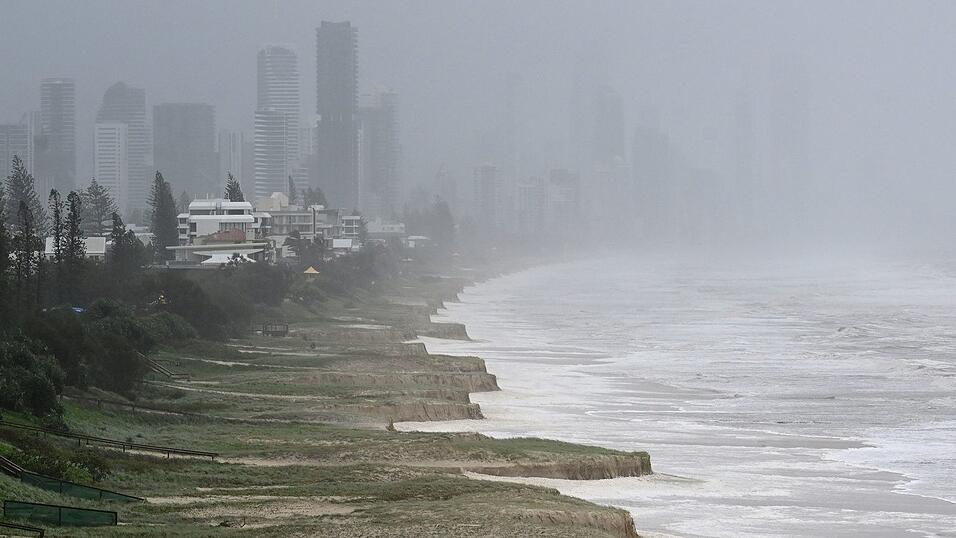 Das tropische Tiefdruckgebiet «Alfred» bewegt sich auf Australiens Ostküste zu.