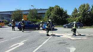 Da ein Autofahrer die Vorfahrt nicht beachtete, kam es zum Unfall. Da ein Autofahrer die Vorfahrt nicht beachtete, kam es zum Unfall.