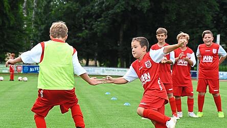 Verschiedene &Uuml;bungen wurden mit gro&szlig;em Eifer absolviert.
