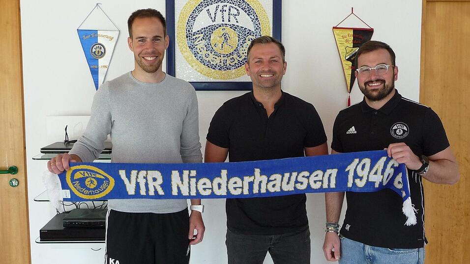 Freuen sich auf die Zusammenarbeit in der kommenden Saison, egal in welcher Liga: (v.l.) Spielertrainer Andi Kowaletz, Spielertrainer Eugen Braun und Stephan Metzner, Vorstand Spielbetrieb.