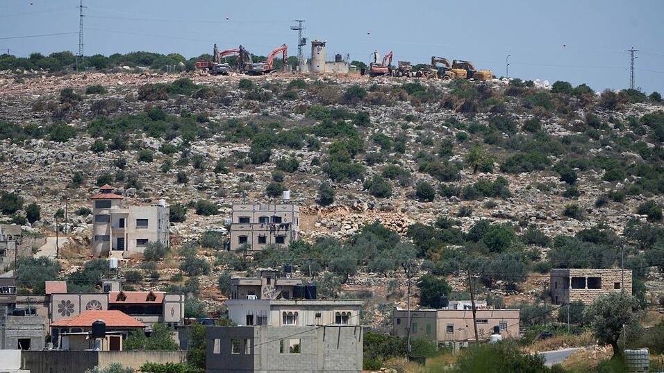 Au&szlig;enminister Johann Wadephul (CDU) kritisiert die neuen Pl&auml;ne der israelischen Regierung f&uuml;r 19 neue Siedlungsprojekte im Westjordanland.