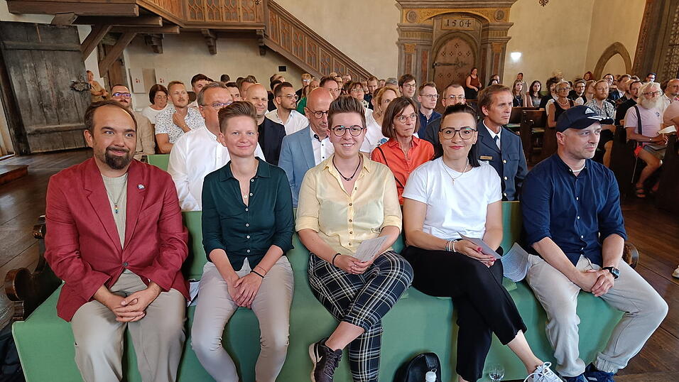 Die Vertreterinnen und Vertreter des Vereins „Queeres Regensburg“, rechts Alexander Irmisch. Die Vertreterinnen und Vertreter des Vereins „Queeres Regensburg“, rechts Alexander Irmisch.