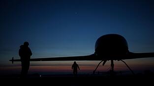 Langstreckendrohnen der Ukraine greifen regelmäßig russische Ölanlagen an. (Archivbild)