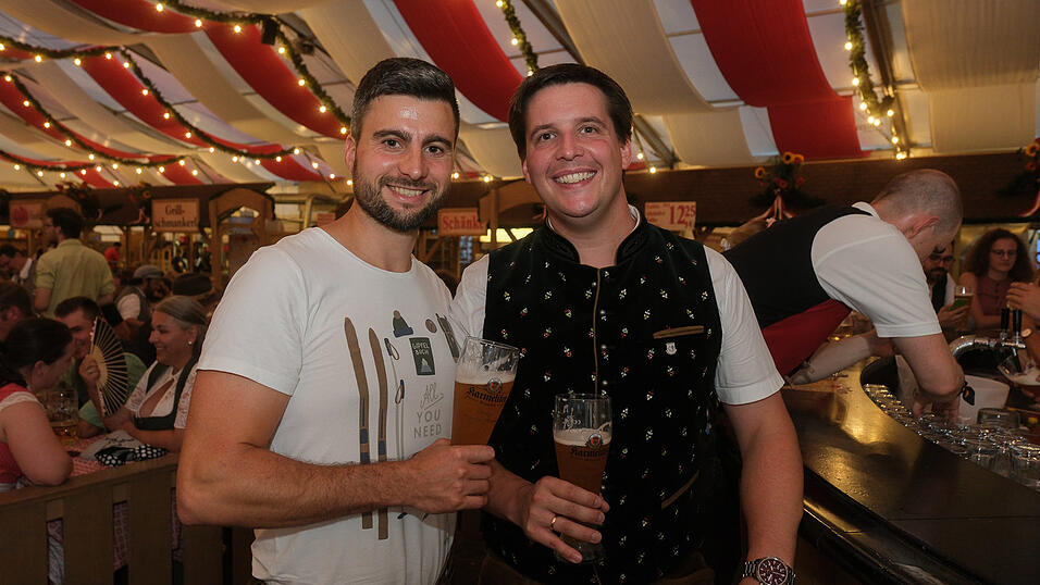 Die Partybilder vom Mittwoch, 16. August 2023, aus dem Festzelt Greindl. Die Partybilder vom Mittwoch, 16. August 2023, aus dem Festzelt Greindl.