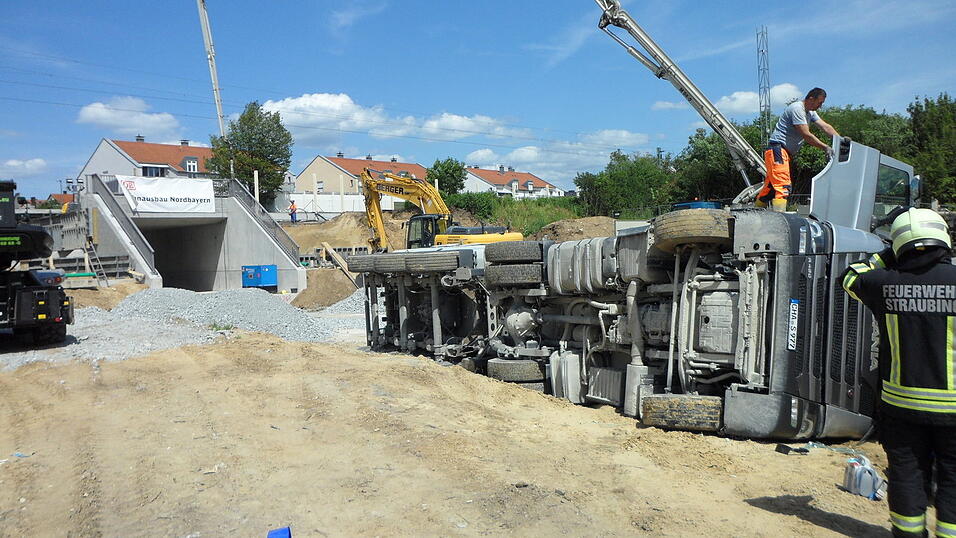 Der Unfall ereignete sich auf der Baustelle der Deutschen Bahn. Der Unfall ereignete sich auf der Baustelle der Deutschen Bahn.