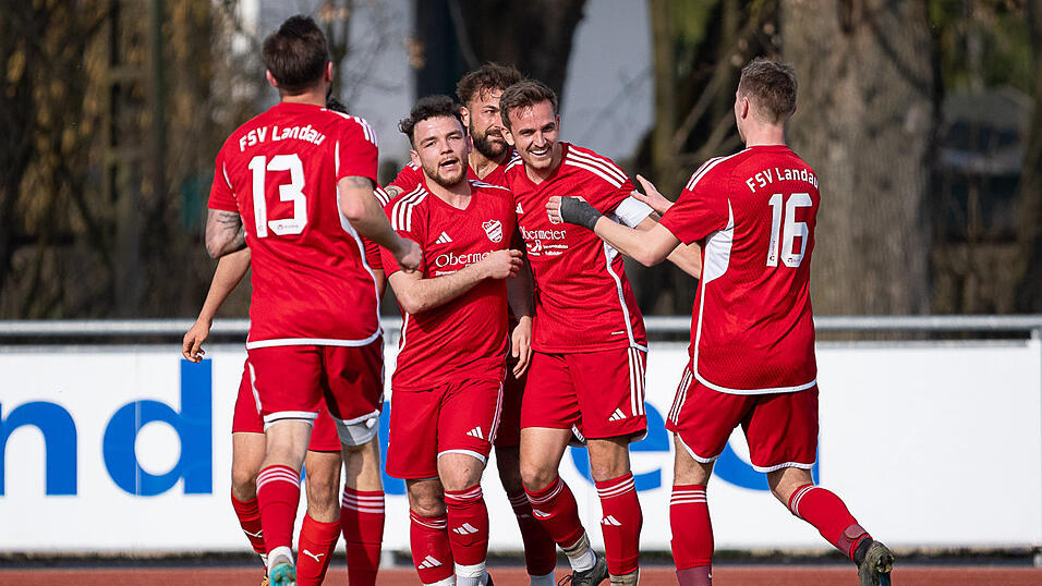 Ein Bild, das man selten beim FSV Landau in der vergangenen Saison sah: Jubelnde Bergstädter.