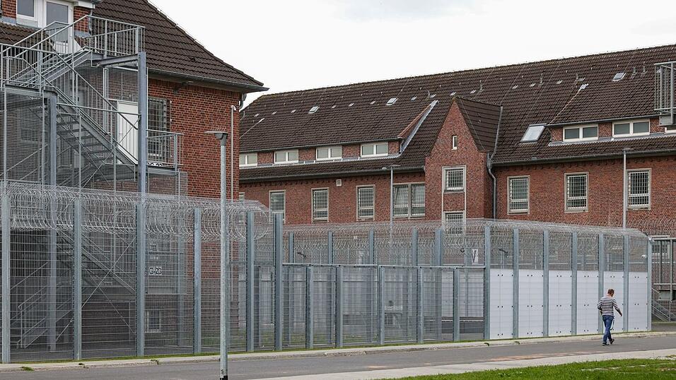 Die Abschiebehaft soll verhindern, dass Ausreisepflichtige vor einer geplanten R&uuml;ckf&uuml;hrung untertauchen. (Archivbild)