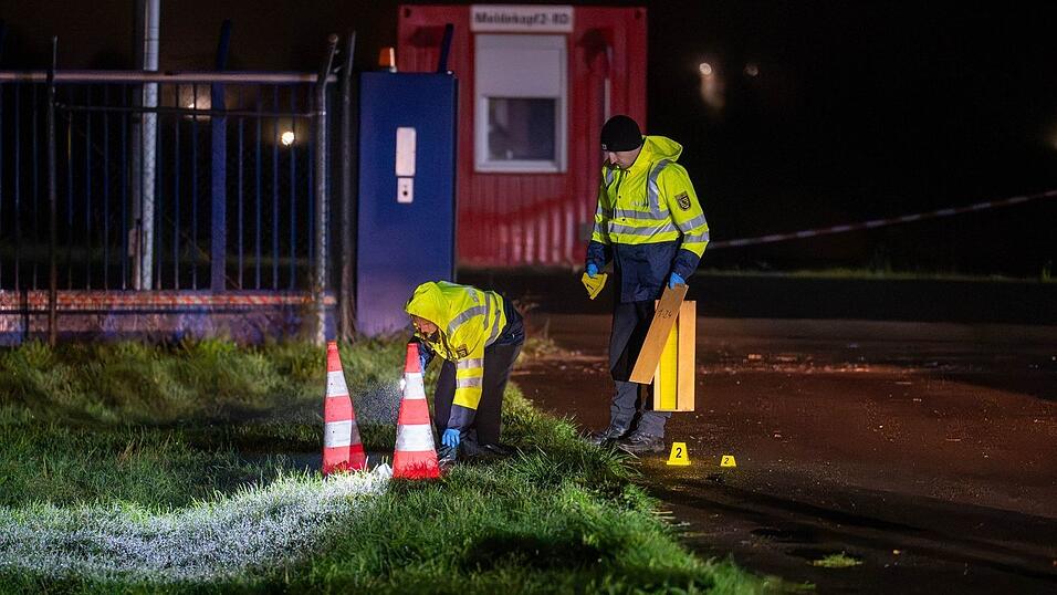 Die Polizei fand zunächst keine unberechtigten Personen auf dem Gelände. Die Polizei fand zunächst keine unberechtigten Personen auf dem Gelände.