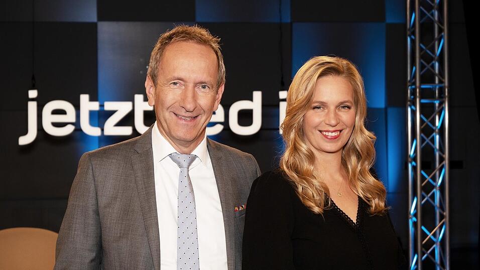 Die beiden Moderatoren in Cham: Tilmann Schöberl und Franziska Eder. Die beiden Moderatoren in Cham: Tilmann Schöberl und Franziska Eder.