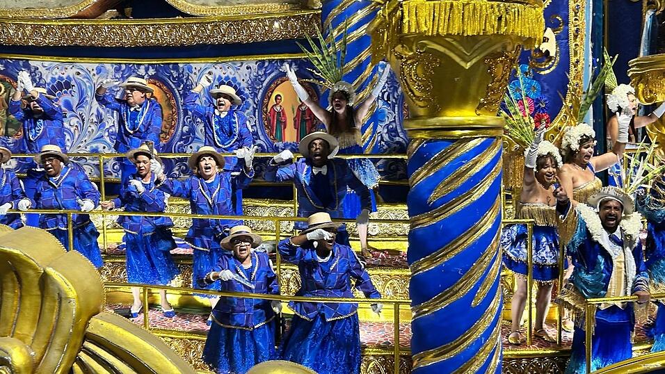 Tänzer treten im Sambodrom auf. Tänzer treten im Sambodrom auf.