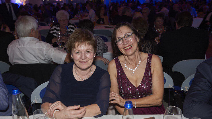 Die Metzgerzunft hat am Samstagabend in die Joseph-von-Fraunhofer-Halle eingeladen. Die Metzgerzunft hat am Samstagabend in die Joseph-von-Fraunhofer-Halle eingeladen.