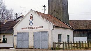Das alte Gerätehaus wurde nach dem Zweiten Weltkrieg fertiggestellt. Das alte Gerätehaus wurde nach dem Zweiten Weltkrieg fertiggestellt.