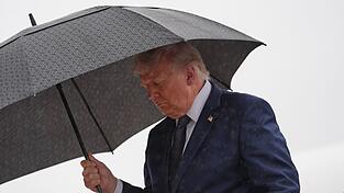 Trump äußert sich zu einem möglichen Rahmenabkommen mit dem Iran. Trump äußert sich zu einem möglichen Rahmenabkommen mit dem Iran.