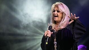 Pop-Ikone Bonnie Tyler ist in Portugal aus dem k&uuml;nstlichen Koma aufgeweckt worden, braucht f&uuml;r die Genesung aber mehr Zeit als gedacht. (Archivbild)