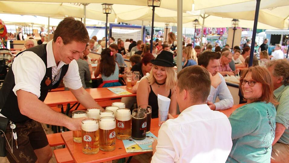 Nerven, Ehrgeiz und Durchhalteverm&ouml;gen - ohne diese Eigenschaften hat es eine Bedienung schwer auf dem G&auml;ubodenvolksfest