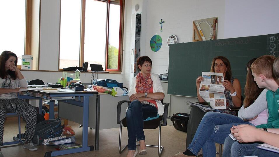 Corinna und Jenny standen w&auml;hrend des Besuchs der Redakteurin hinter der Kamera und versuchten sich als Pressefotografen.