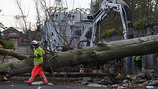 Die Wetterlage in Irland und Großbritannien bleibt angespannt.