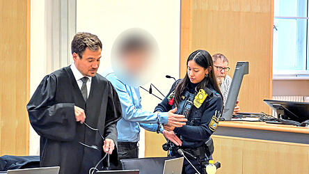 Spurengutachten des Landeskriminalamtes entlasten den Mandanten von Anwalt Johannes Büttner (l.).