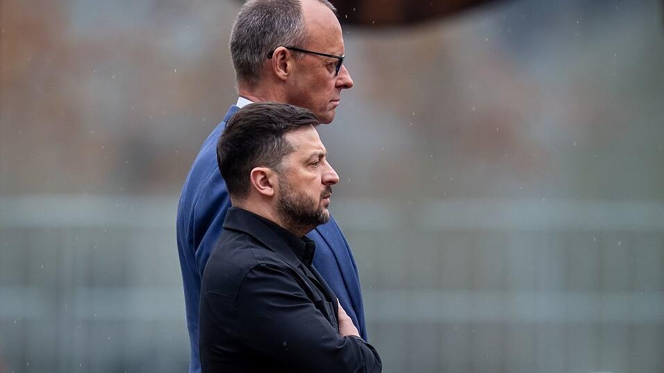 Merz sicherte der Ukraine die weitere Unterstützung Deutschlands auf dem Weg in die EU zu. Merz sicherte der Ukraine die weitere Unterstützung Deutschlands auf dem Weg in die EU zu.