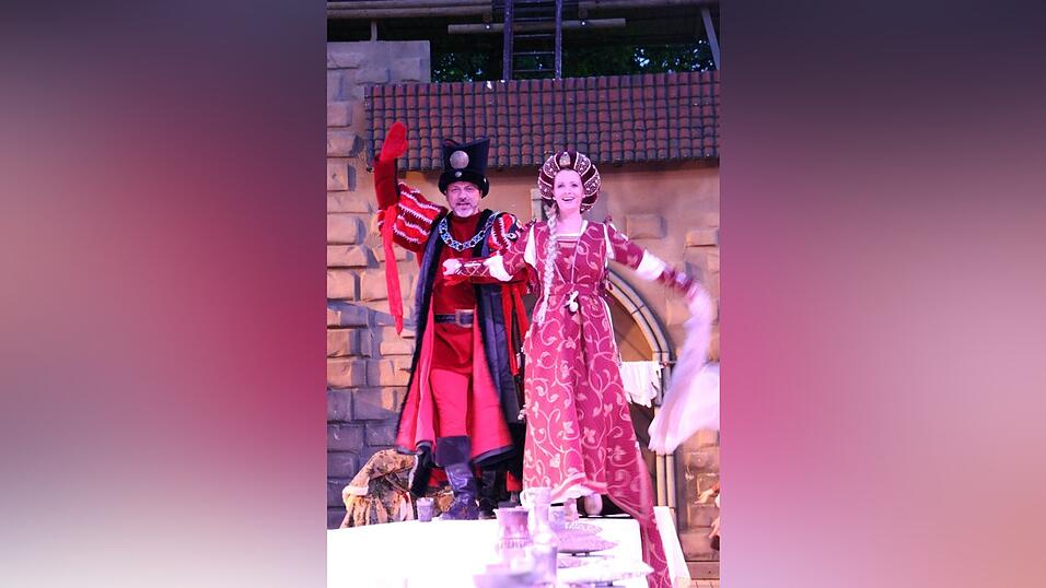 Bilder der Gruppe 'Gr&uuml;n' des Drachenstich-Festspiels.