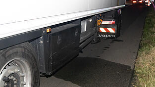 Die Feuerwehr musste ausgelaufene Betriebsmittel binden. Die Feuerwehr musste ausgelaufene Betriebsmittel binden.