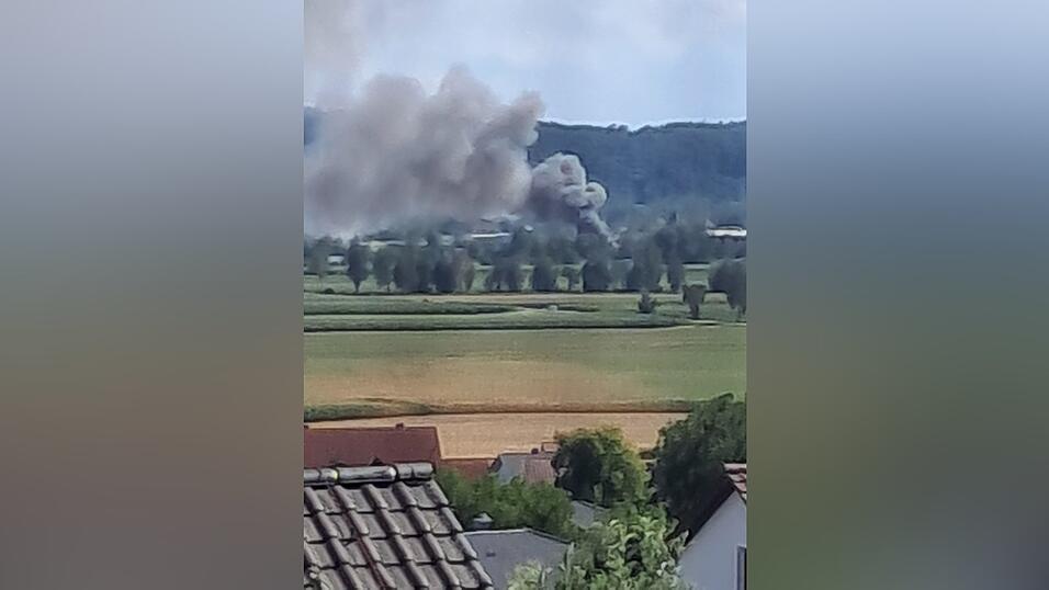 Nach ersten Erkenntnissen steht die Sortieranlage in Flammen. Nach ersten Erkenntnissen steht die Sortieranlage in Flammen.