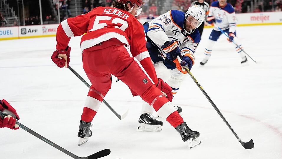 Zwei NHL-Topstars gemeinsam f&uuml;r Deutschland: Moritz Seider (l) und Leon Draisaitl (r). (Archivbild)