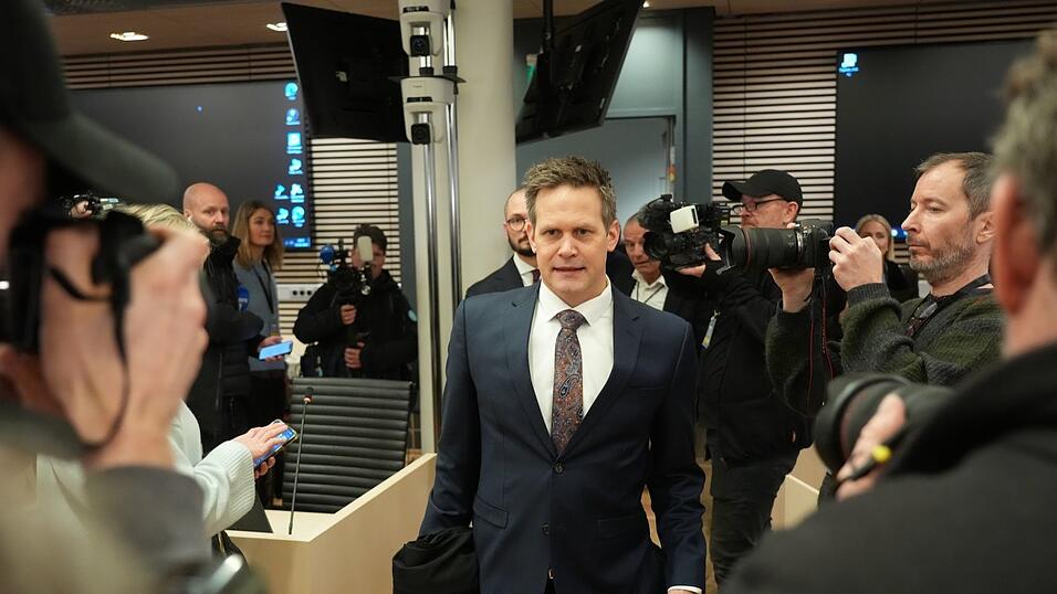 Staatsanwalt Sturla Henriksb&oslash; trifft am ersten Tag des Prozesses gegen Marius Borg H&oslash;iby im Gericht ein.