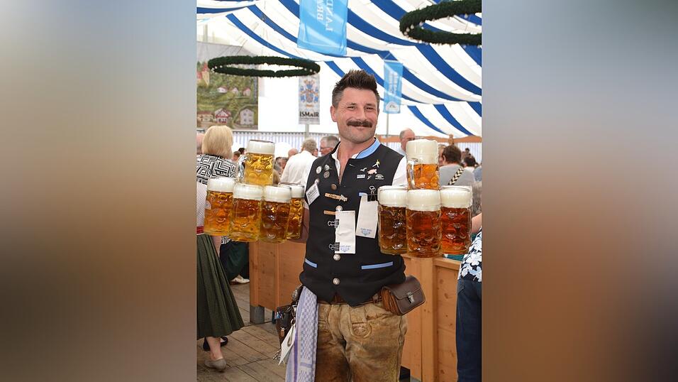 Beste Stimmung und viele Attraktionen beim Aichbachtaler Volksfest in Niederaichbach.