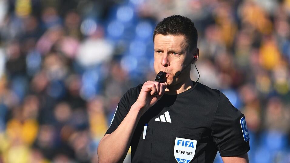 Daniel Siebert pfeift das Champions-League-Finale. (Archivbild)