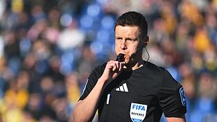 Daniel Siebert pfeift das Champions-League-Finale. (Archivbild)