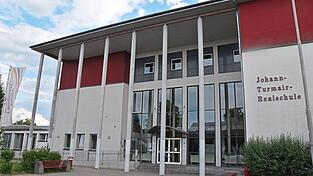 Die Johann-Turmair-Realschule in Abensberg soll saniert und vergr&ouml;&szlig;ert werden. Landrat Christian Nerb (FW) brachte aber j&uuml;ngst auch einen kompletten Neubau ins Spiel.