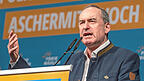 Wenn Deutschland mit China und den USA in Konkurrenz stehen wolle, 'dann können wir uns keine EU-Artenschutzvorgaben für die Haselmaus mehr leisten', sagt Hubert Aiwanger. Wenn Deutschland mit China und den USA in Konkurrenz stehen wolle, 'dann können wir uns keine EU-Artenschutzvorgaben für die Haselmaus mehr leisten', sagt Hubert Aiwanger.