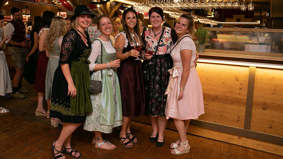 Die Partybilder vom Montag, 11. August, aus dem Festzelt Krönner. Die Partybilder vom Montag, 11. August, aus dem Festzelt Krönner.