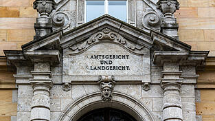 Das Landgericht Regensburg verurteilte zwei Verantwortliche eines Sicherheitsunternehmens aus dem Landkreis Regensburg, die ihre Besch&auml;ftigten nicht bei der Sozialversicherung anmeldeten. (Symbolbild)