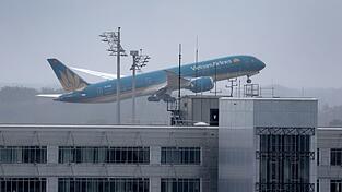 Fast 290 Menschen waren an Bord einer Maschine von Vietnam Airlines, als es zu dem Vorfall kam. (Symbolbild) Fast 290 Menschen waren an Bord einer Maschine von Vietnam Airlines, als es zu dem Vorfall kam. (Symbolbild)