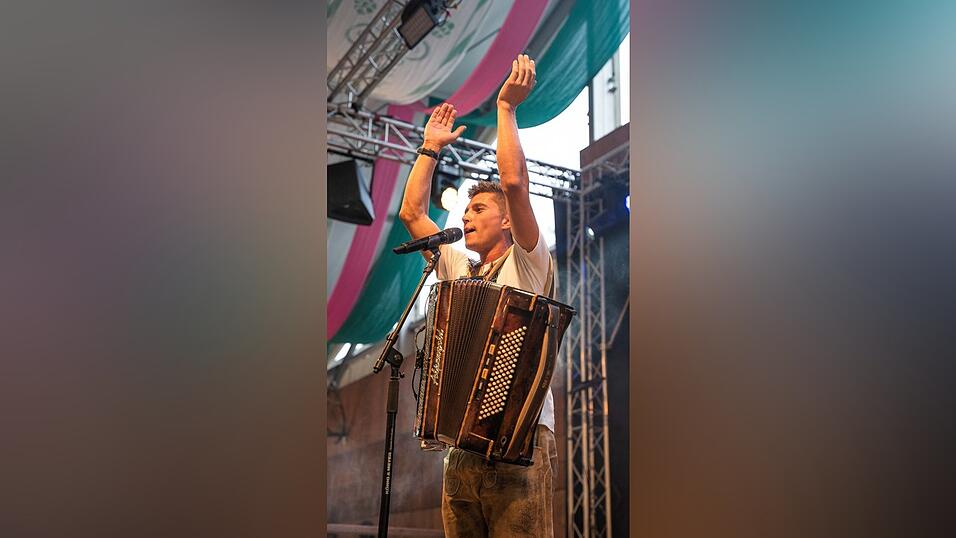 Die Partybilder vom Montag, 17. August, aus dem Festzelt Weckmann. Die Partybilder vom Montag, 17. August, aus dem Festzelt Weckmann.