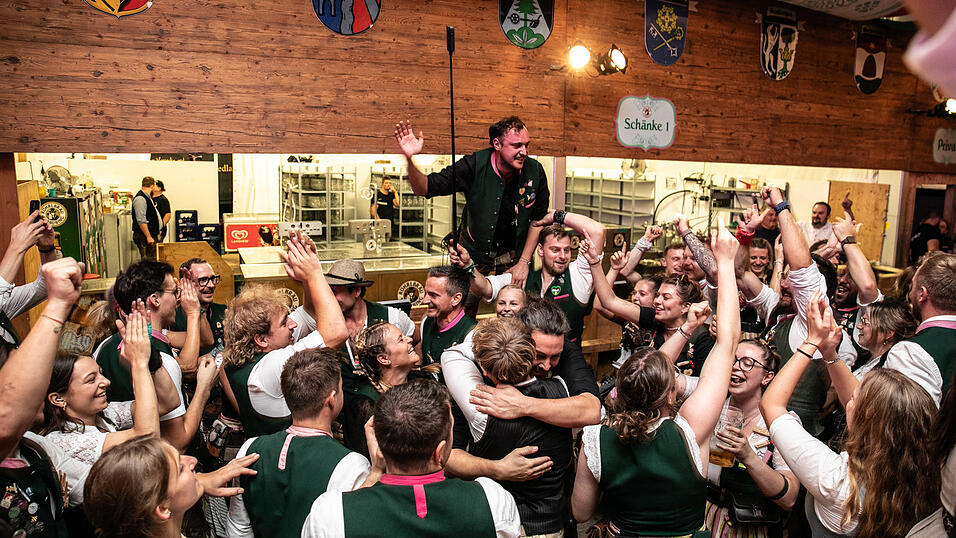 Die Partybilder vom Sonntag, 17. August, aus dem Festzelt Weckmann. Die Partybilder vom Sonntag, 17. August, aus dem Festzelt Weckmann.
