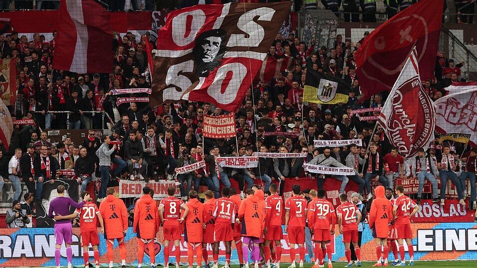 Bayern-Jubel nach dem 5:0 beim FC St. Pauli. Bayern-Jubel nach dem 5:0 beim FC St. Pauli.