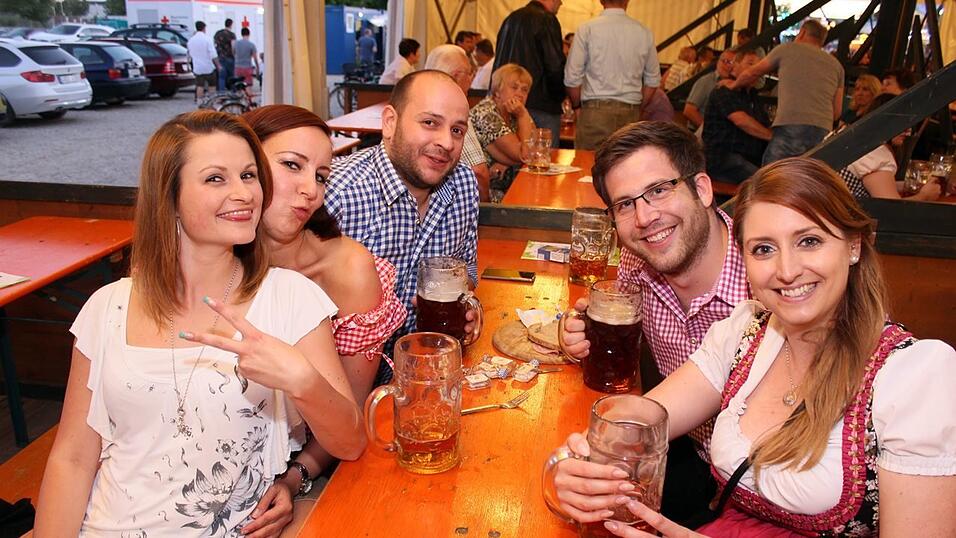 Auch am Freitag war super Stimmung am Ergoldinger Volksfest. Auch am Freitag war super Stimmung am Ergoldinger Volksfest.