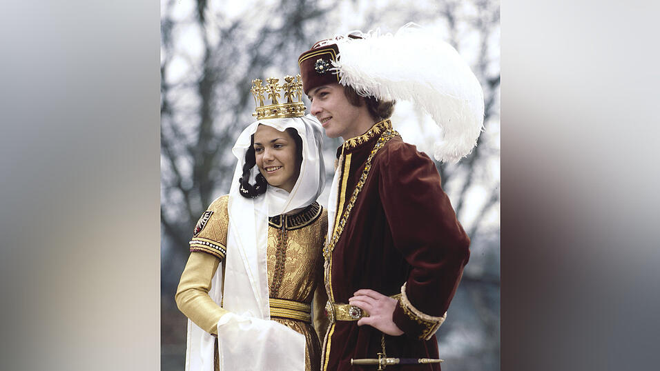 Das 40. Brautpaar der Landshuter Hochzeit wurde am Montag vorgestellt. Damit reiht es sich in eine Schar illustrer Paare ein. Eines von ihnen hat sogar geheiratet.