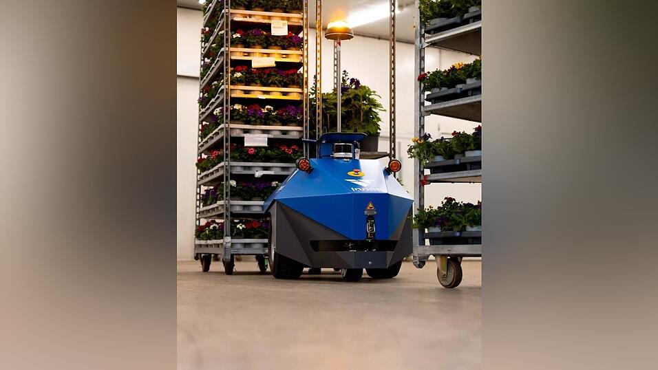 Der 'Induros' der Firma Innok Robotics ist ein Transportroboter. Monotones Hin- und Herbewegen von Paletten kann er für Mitarbeiter übernehmen. Der 'Induros' der Firma Innok Robotics ist ein Transportroboter. Monotones Hin- und Herbewegen von Paletten kann er für Mitarbeiter übernehmen.