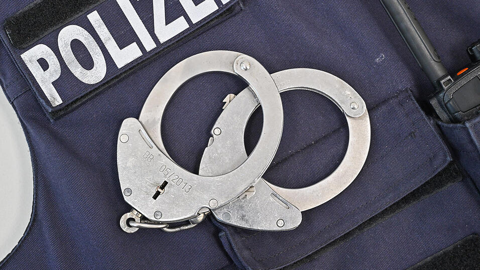 Ein 25-Jähriger hat am Freitag versucht, einem Rollstuhlfahrer das Handy zu stehlen. (Symbolbild)